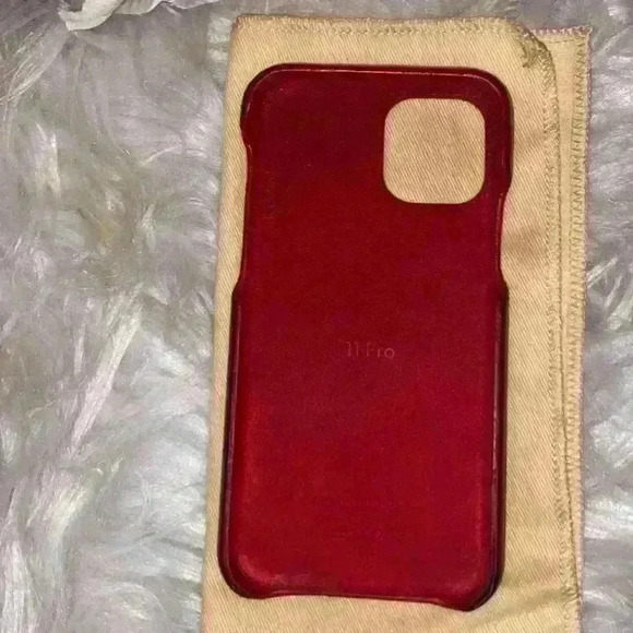 Selling Preloved Authentic Louis Vuitton IPhone case - Picture 6 of 7